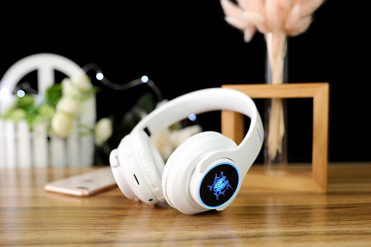 Fashion Headphones Bluetooth Technology For Wireless Freedom