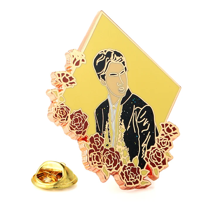 Custom made zinc alloy die casting soft enamel character personalized badge