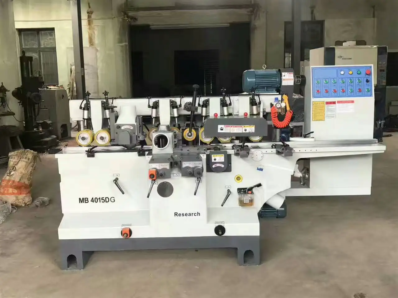 SXL-MB4018D деревообрабатывающий четырехсторонний строгальный станок и формовщик