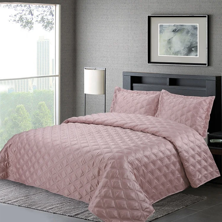 Однотонное стеганое покрывало из атласной ткани