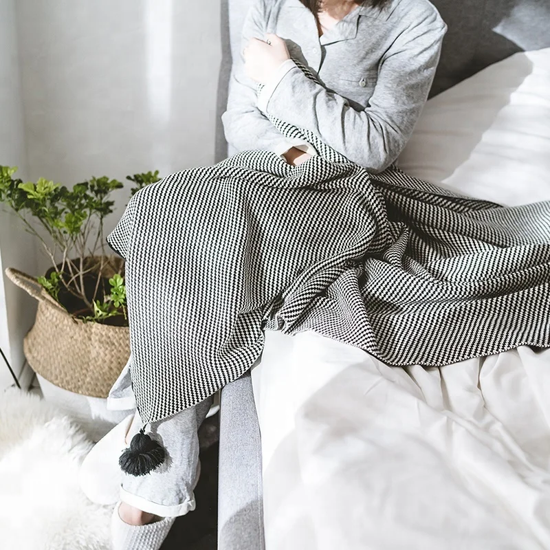 Monad Wholesale Best Price 100% Cotton Black and White Knitted Throw Blanket with Tassels