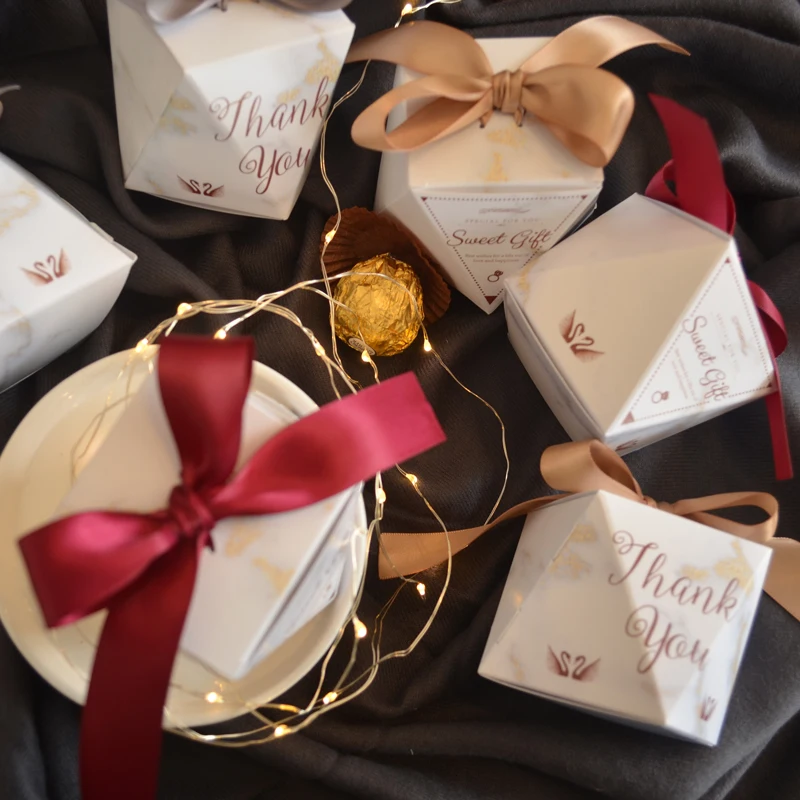 
Retail white diamond style folding candy boxes with red ribbon 
