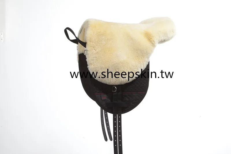 Comfortable sheepskin horse bareback saddle with removeable sheepskin Fellsattel Jumping saddle