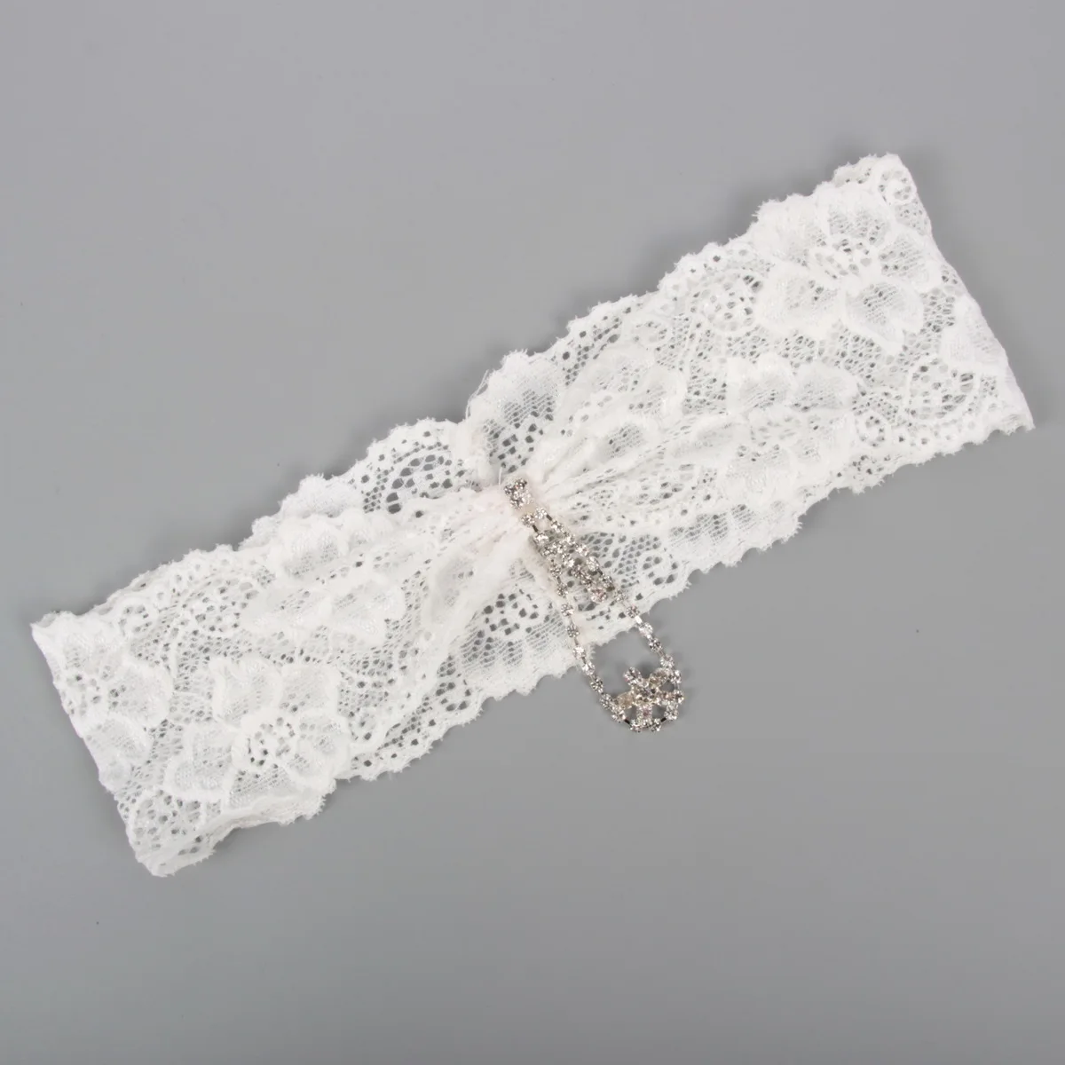 Винтажная подвязка для невесты со стразами