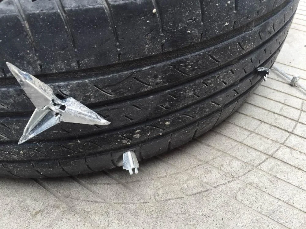 
safety barrier Tire puncture killer road block 