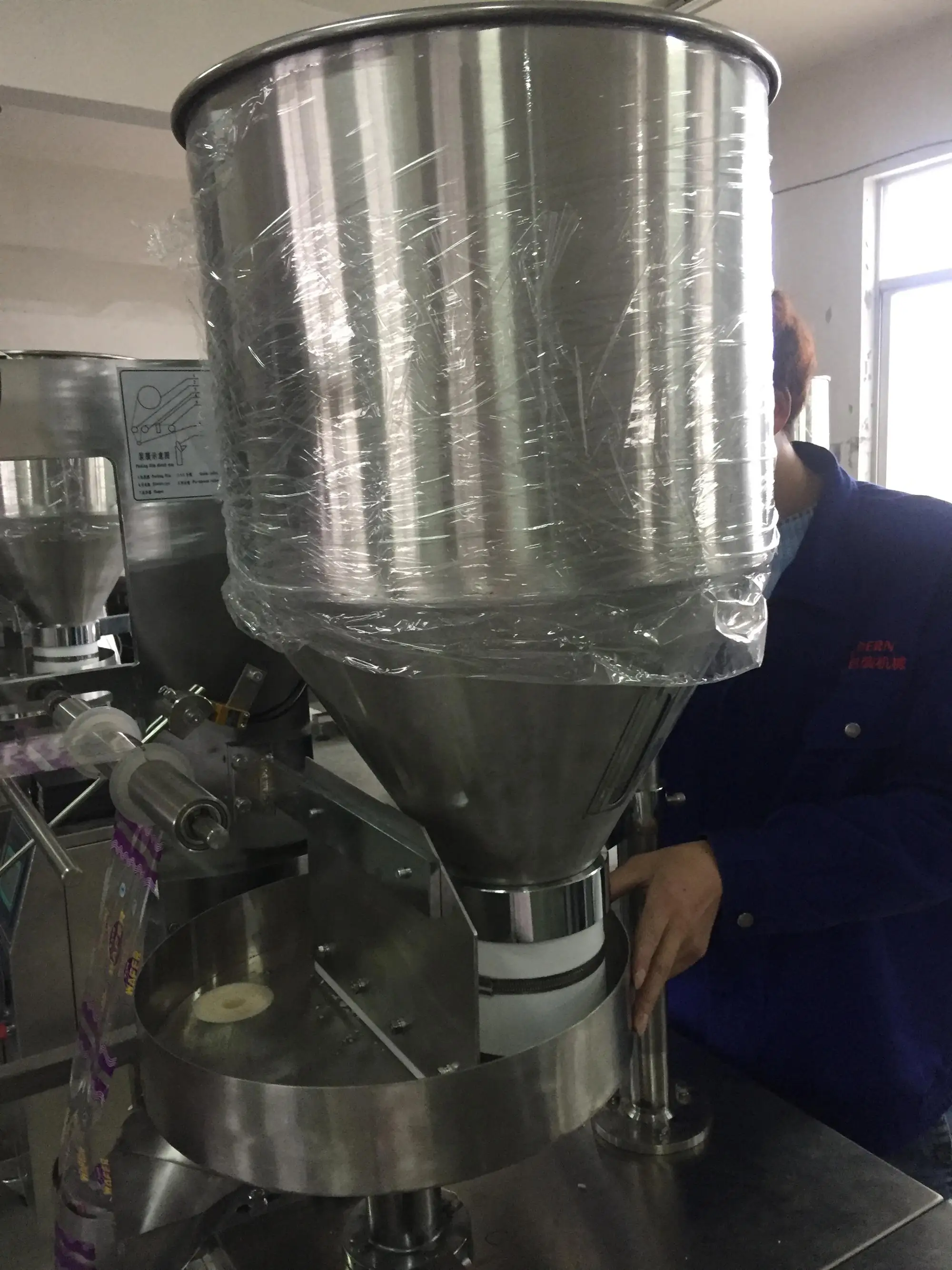 automatic granule chocolate packing machine