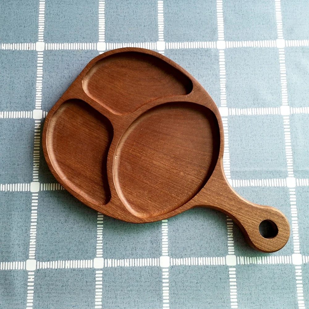 Деревянная разделочная доска с логотипом под заказ Сервировочная из Сапеле 3 сетками и