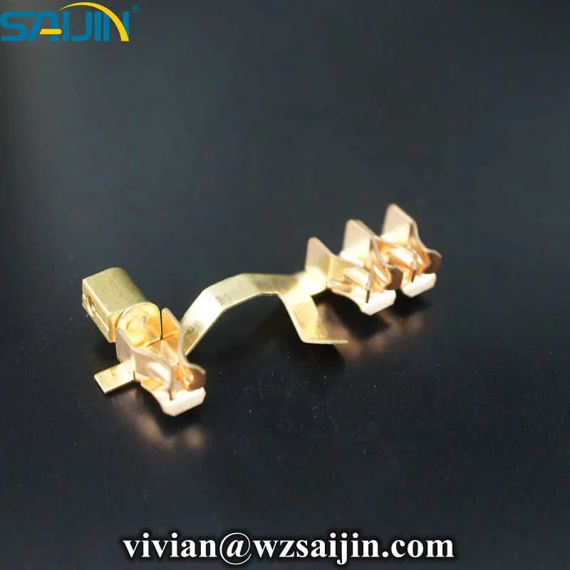 Для использования в жилых и универсальных помещениях и номинального тока 15 А, металлический удлинитель