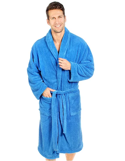 
 Банный халат из 80% полиэстера, 20% полиамида, микрофибры, кораллового флиса  