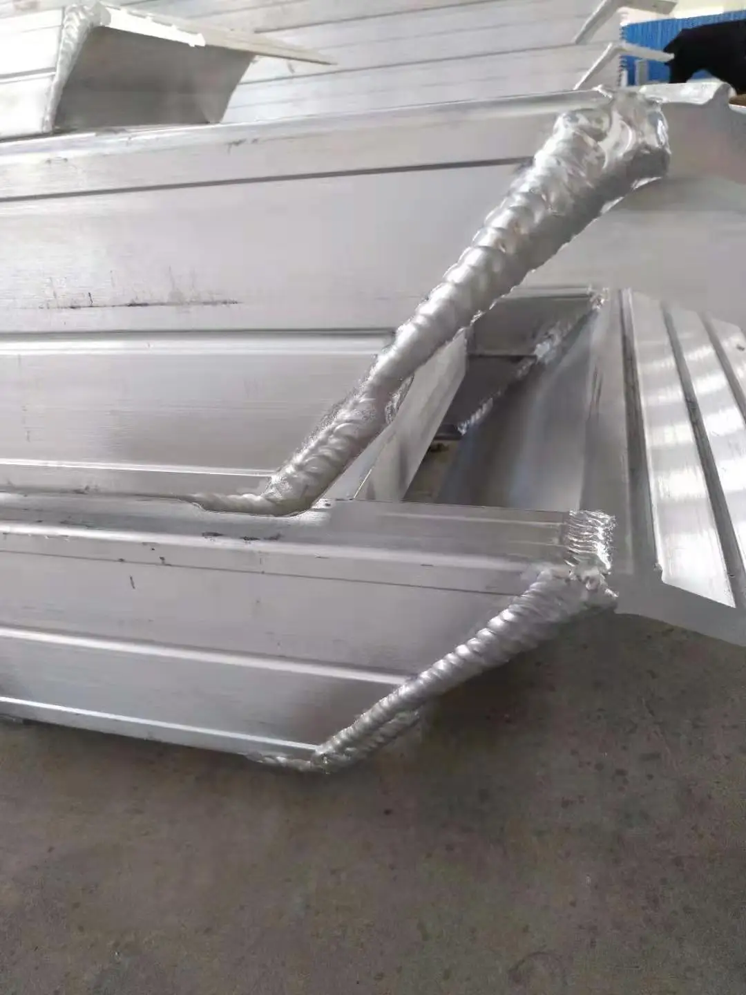 
rubber tracked machines loading ramps 