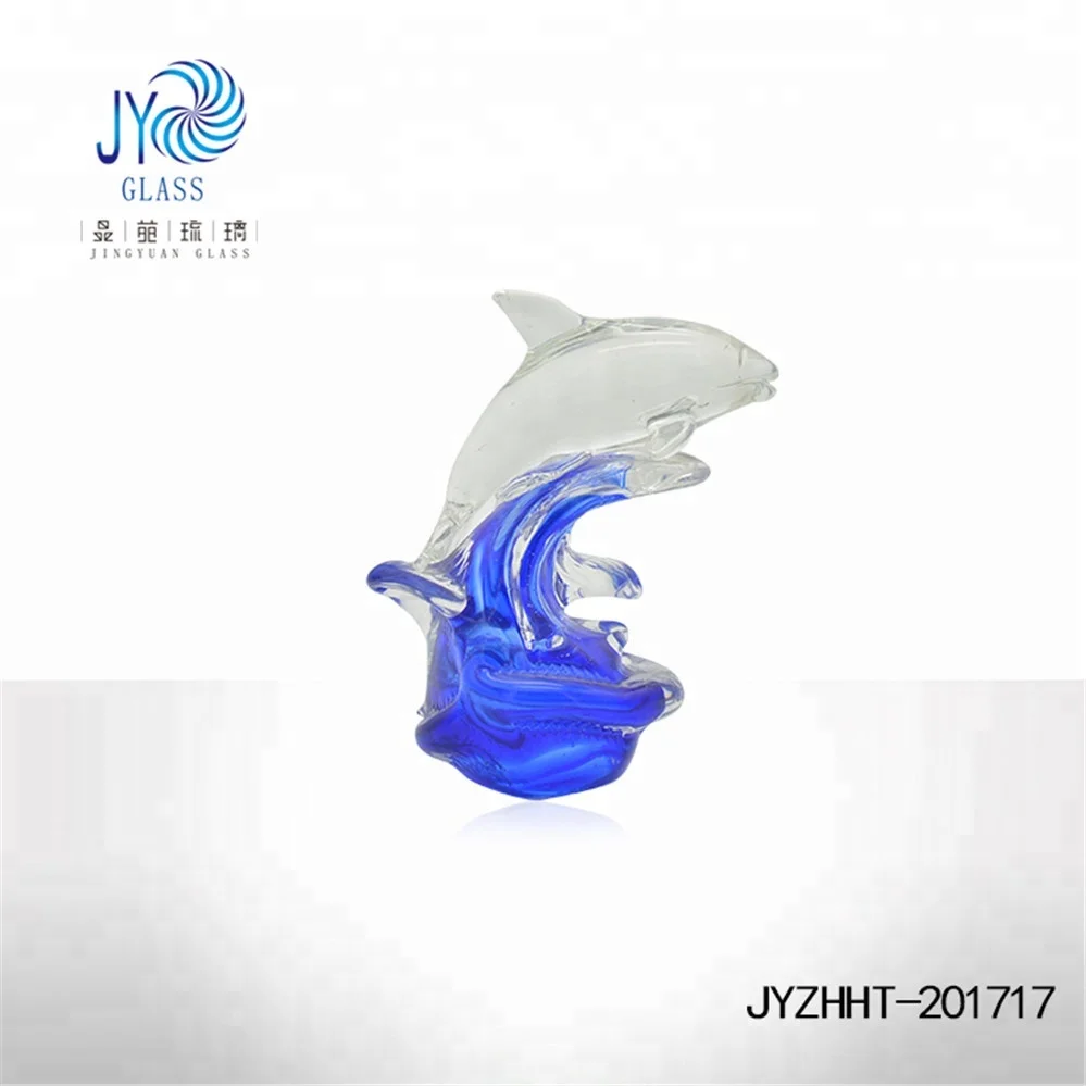 Фигурки дельфинов из стекла