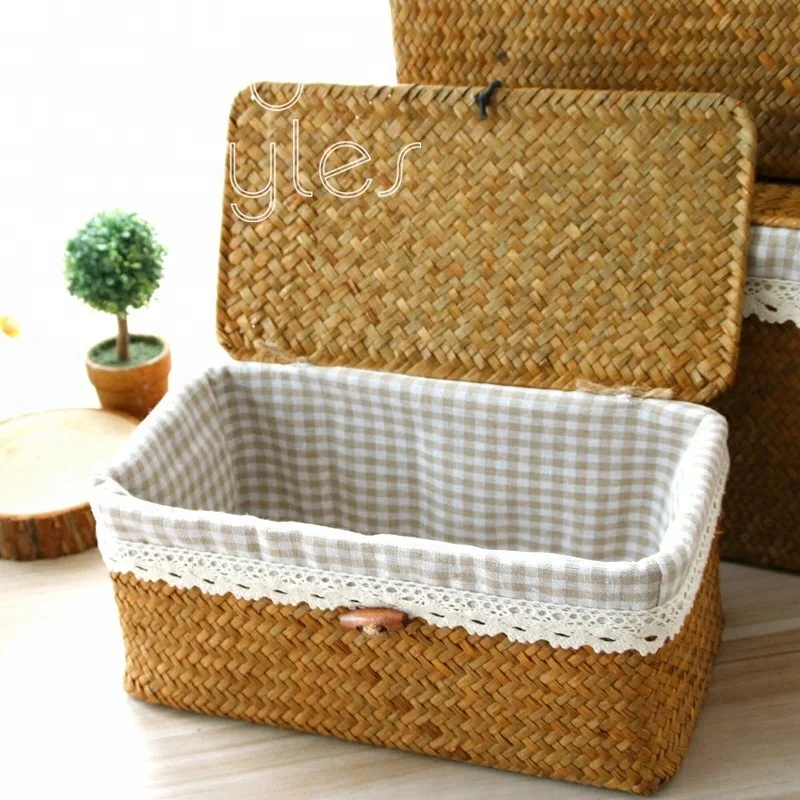 Cocostyles country style lace edge flip over woven basket with plaid lining for forest wedding invitation gift