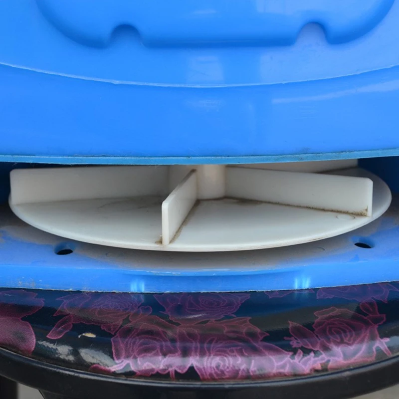 High-efficiency electronic fertilizer for agricultural and garden