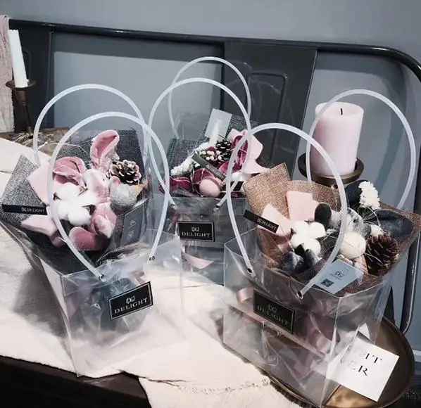 Custom luxury rose waterproof clear plastic transparent pp wedding gift bag flower vase with pvc handle for flower box packaging