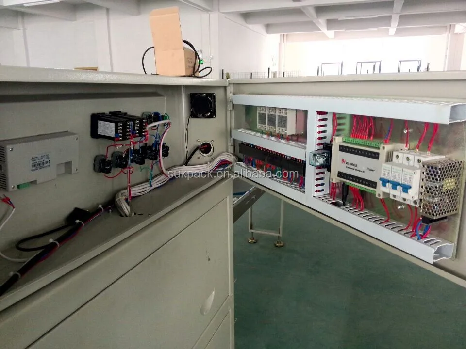 Automatic chocolate bar pillow packaging machine