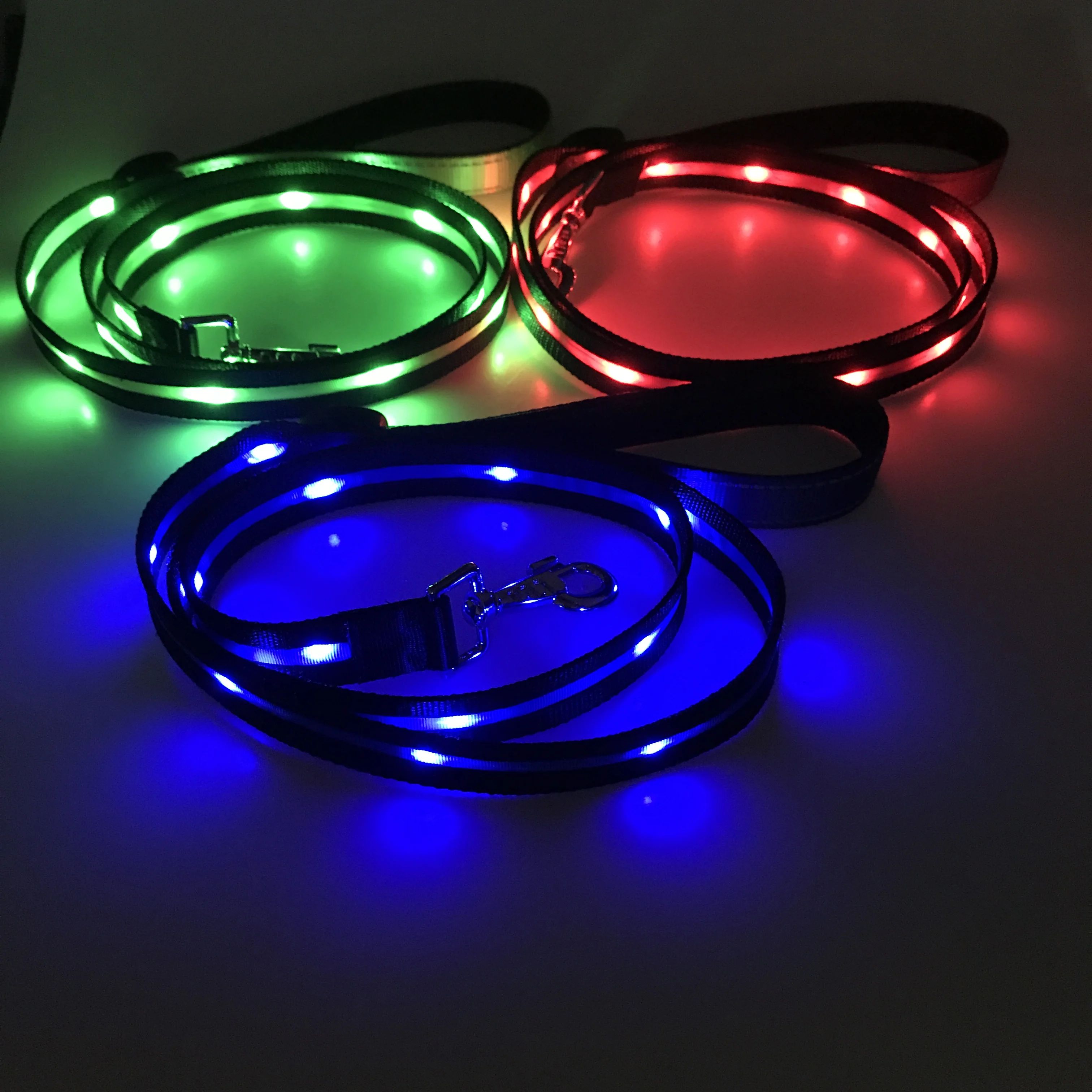 Amazon top seller 2023 light line led dog leash USB glowing in dark LED  dog leash Dog lead with spot lights on both sides