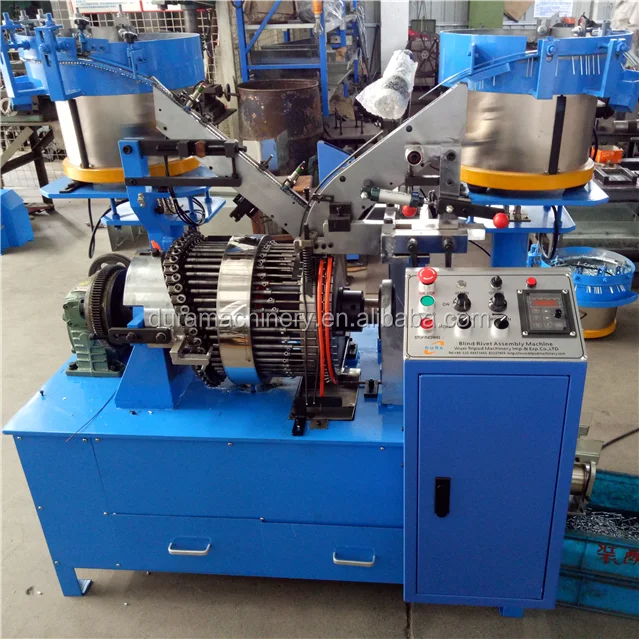 Blind rivet machine for assembling blind rivet, blind rivet machine