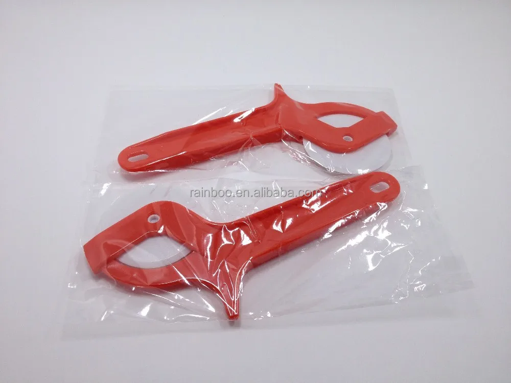 Promotional cheap logo printed disposable plastic blade pizza cutter with handle
