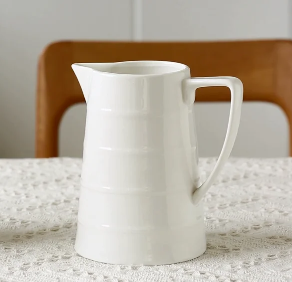 Factory Sale Small hot Ceramic Restaurant latte frothing cream milk jug / pitcher white milk jug