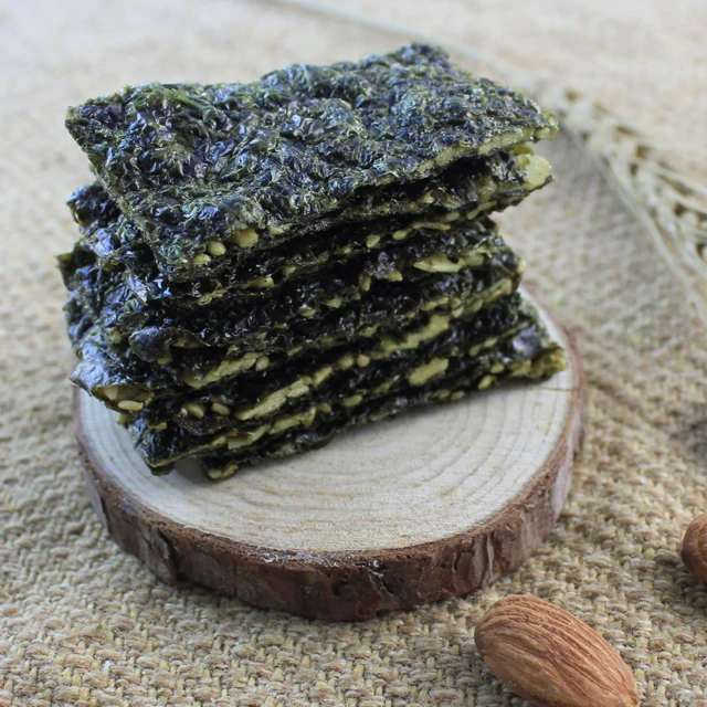 High quality roasted original flavor seaweed crisps with pumpkin seeds