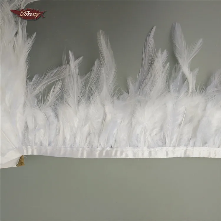 Отбеленный материал петушиного хвоста для обрезки платья