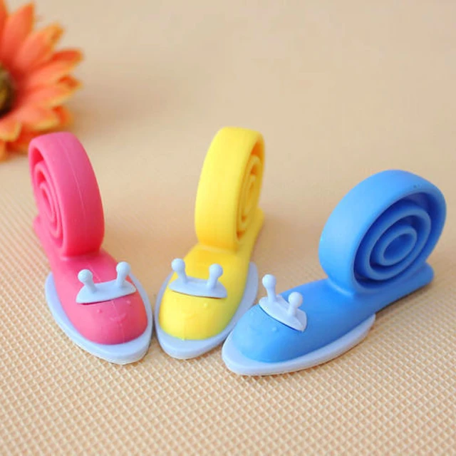 Prevent Finger Pinch Injuries Easy to Install Random Color Snail Design Cartoon Safety Rotating Door Stopper for Baby Children