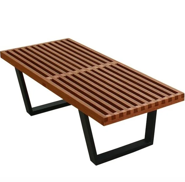 Современная скамейка с длинной платформой из массива дерева