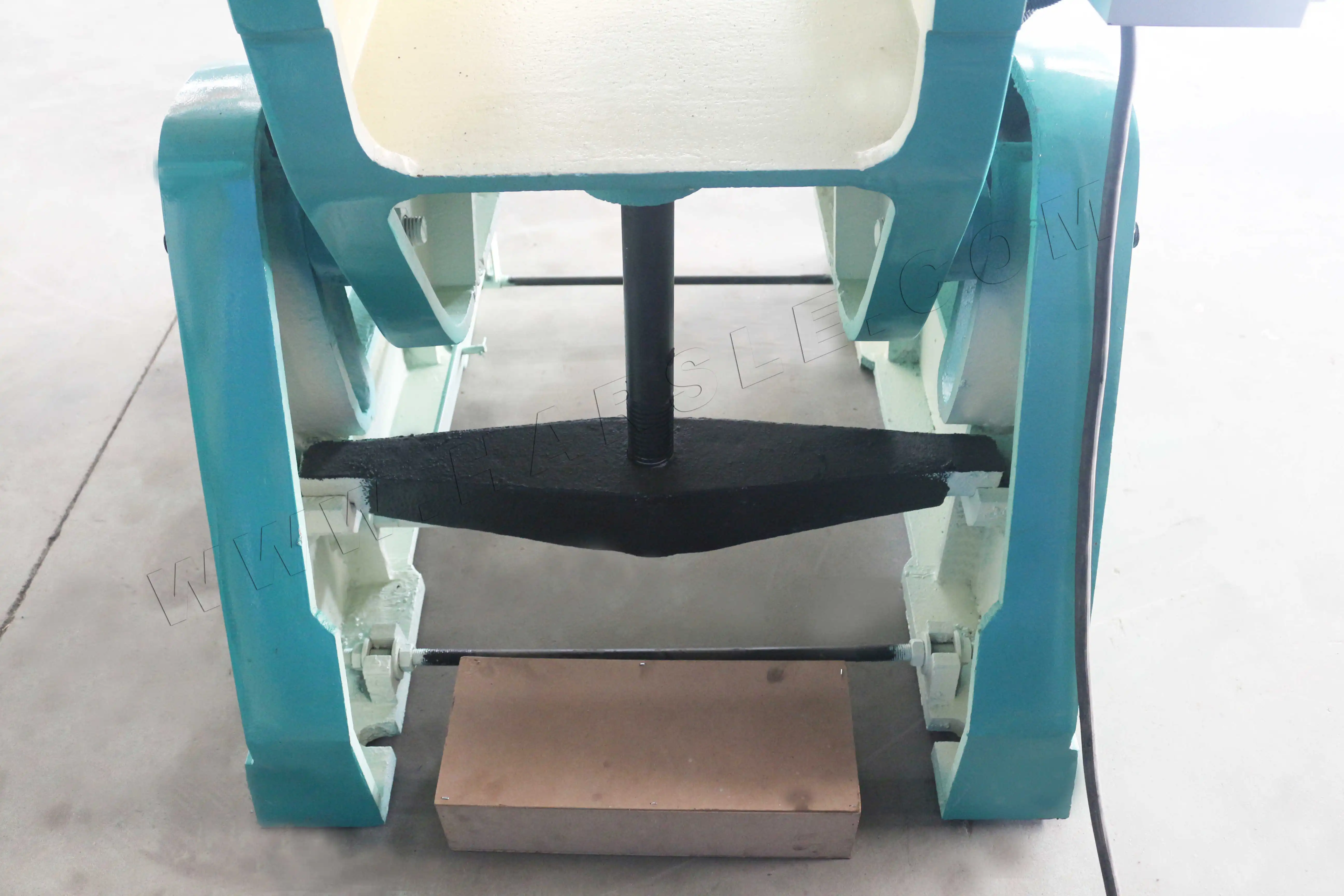 Small Press J23-6.3T Sheet Metal Working Machinery Iron Mechanical Punching Machine