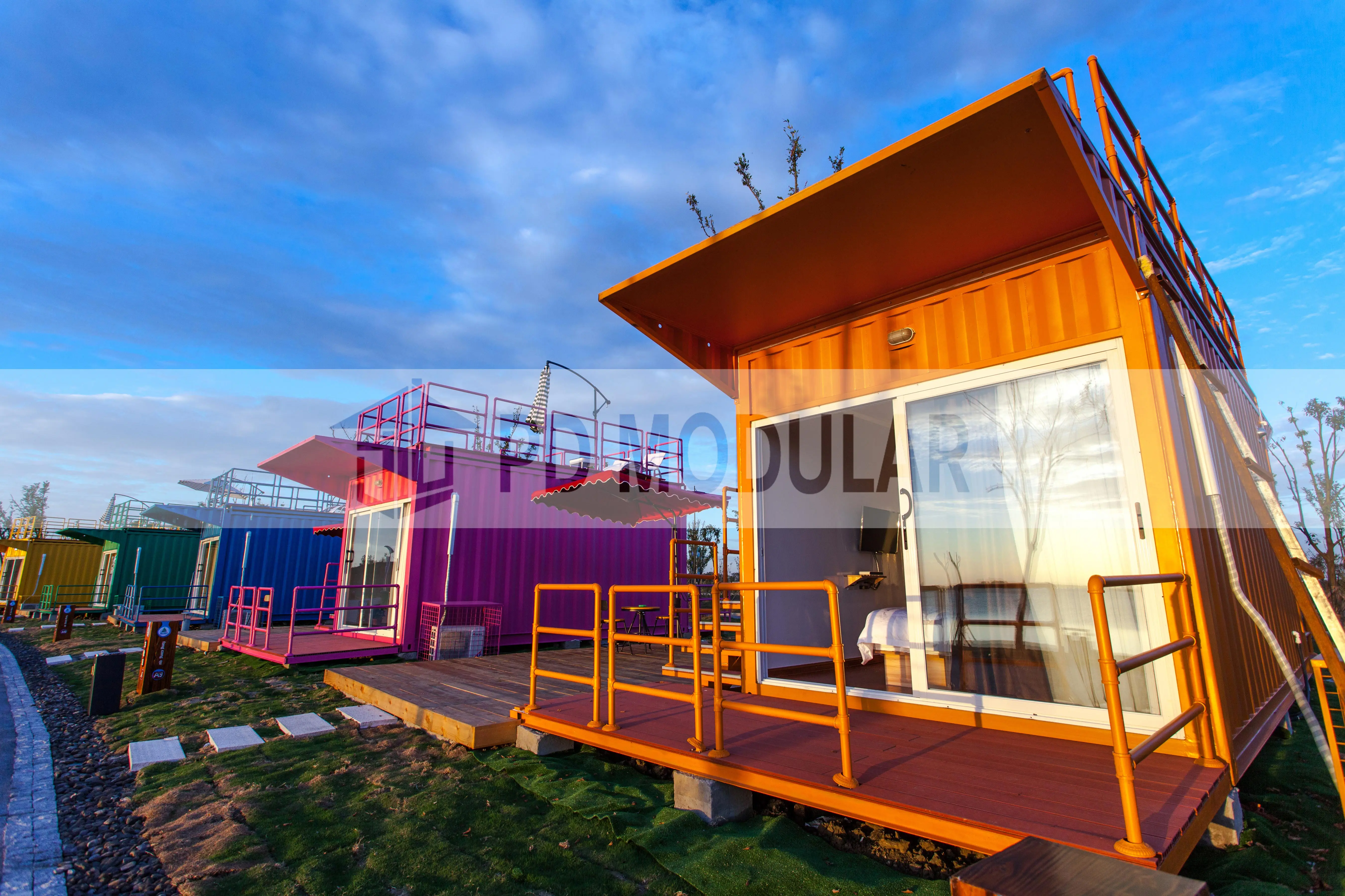 Prefabricated container home cheap steel structure mobile villa