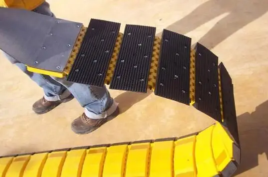 One Way Rolling Out Temporary Speed Ramp Portable Roll Up Speed Bump With Carrying Bag