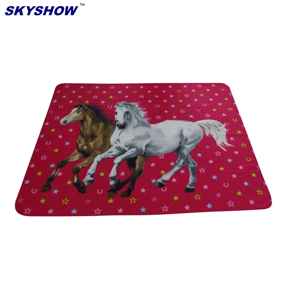 Оптовая продажа, Флисовое одеяло для путешествий с логотипом, двухсторонней кисточкой, однотонное рекламное одеяло с принтом в рулоне