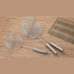 HOT 12-14-16-18-20CM full sizes 201 stainless steel double layer cheap wire net kitchen ramen noodle strainer with wood handle