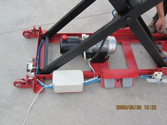 660LB cheap AIR/Hydraulic Motorcycle lift IT8913