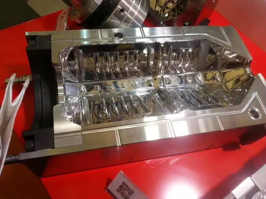 PET plastic bottle mould