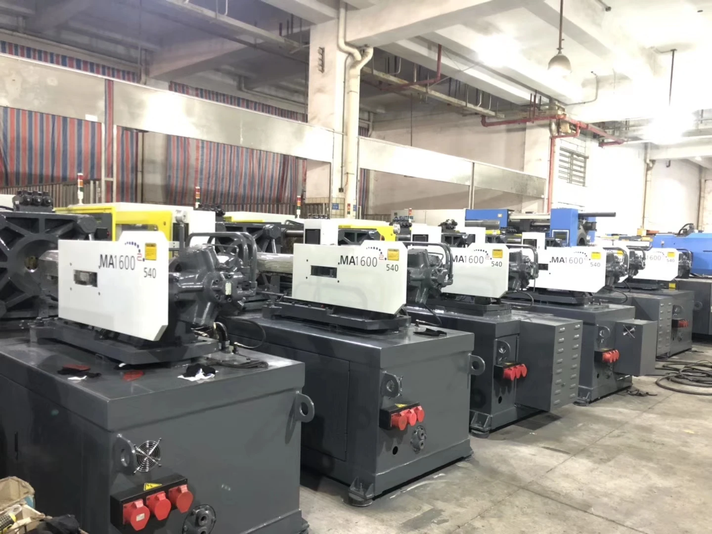 Cell phone case plastic injection molding machine USED injection machine