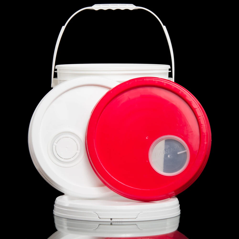 
8 to 11l Plastic Bucket and Lid with Tint Plug 