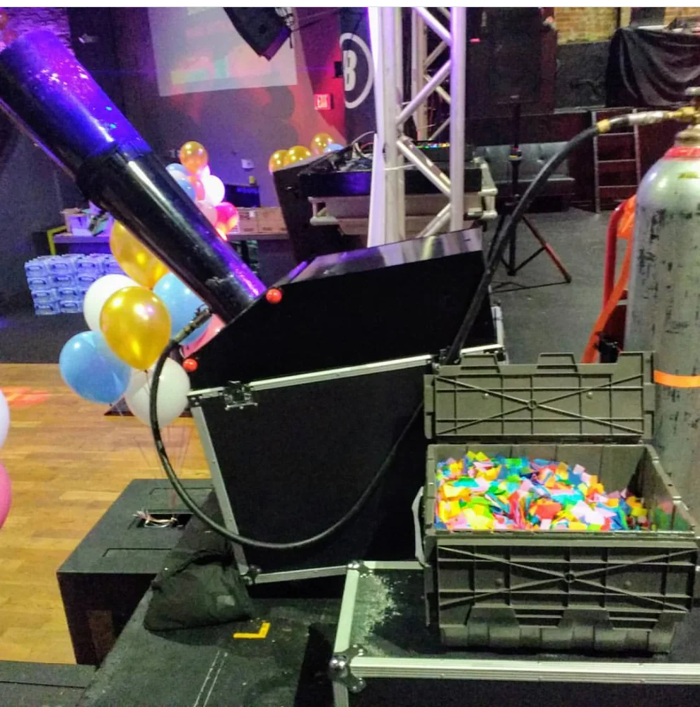 China Novelties Hot Sale Item Confetti Machine DMX Confetti Blaster for Stage Effect and Club