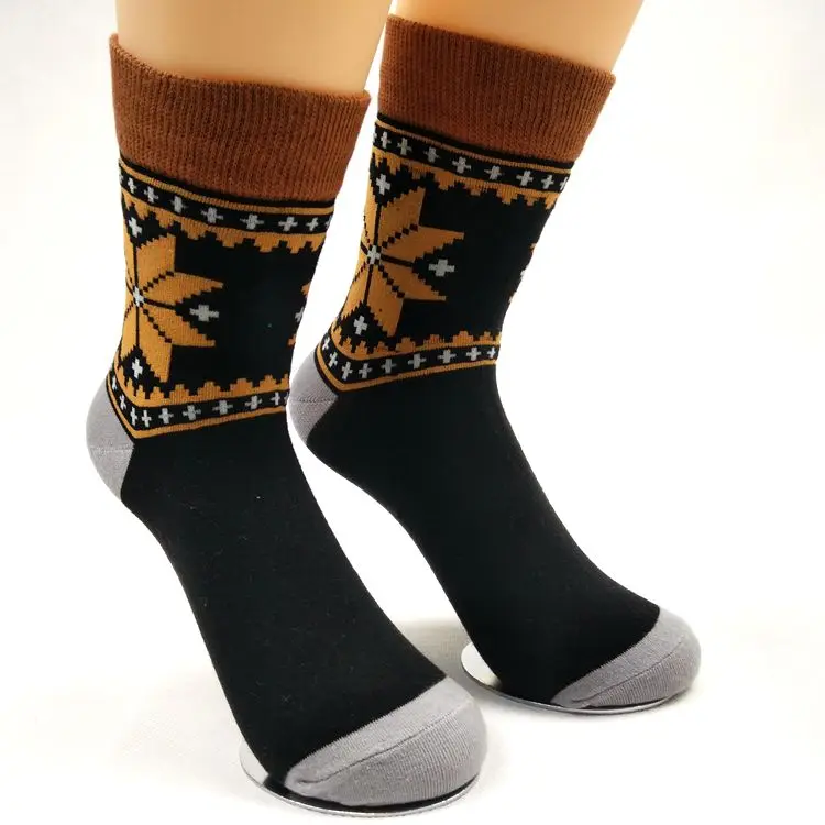 
Yinyu Fashion Limax Maple Leaf Jacquard Graphic Socks Custom Women 