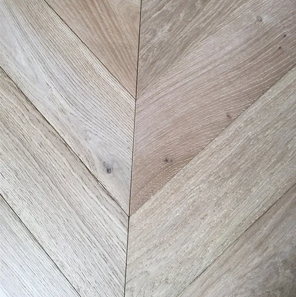 Chevron Engineered Wood Flooring 710x122x15/4 ABC Grade Brushed Unfinished
