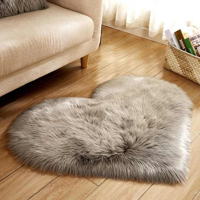 
Cute Heart Shape Fur Rugs Faux Fur Sheepskin Fur Carpet For Bedroom And Sofa Area 