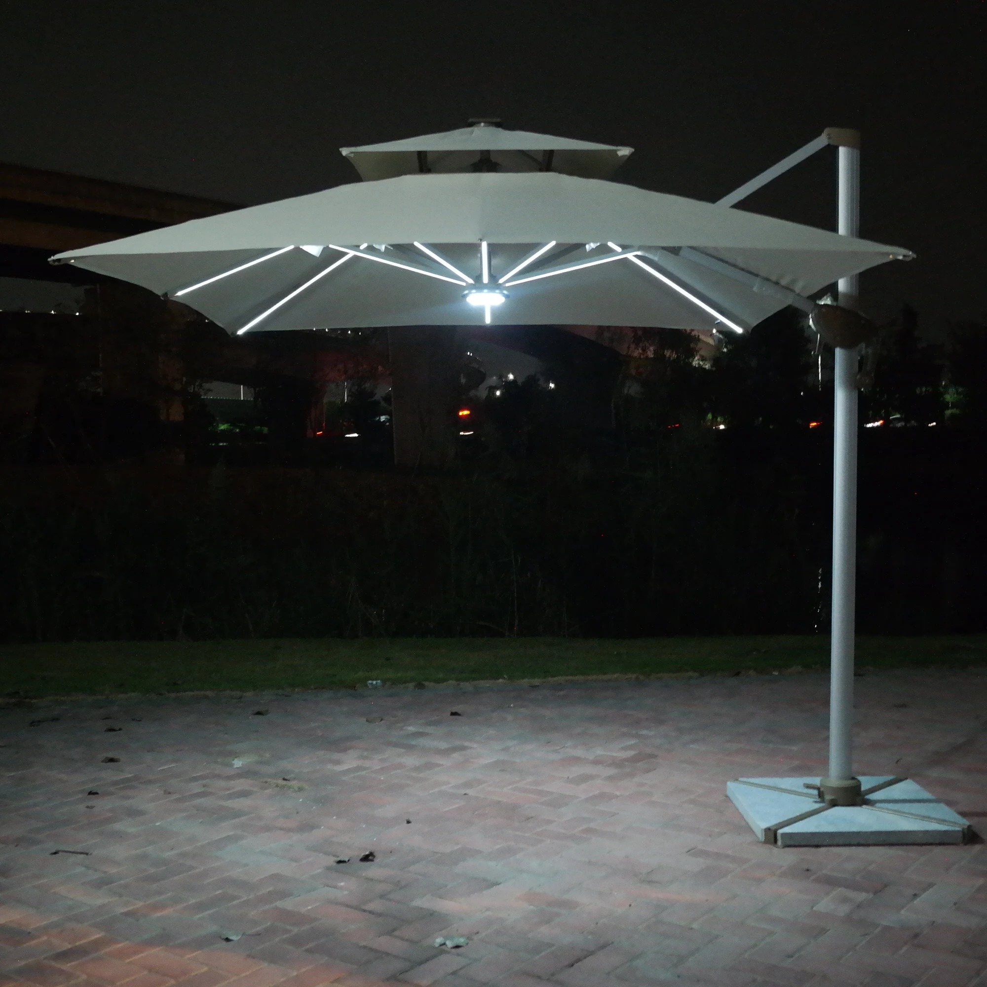 OEM new design aluminium solar lighting umbrella with LED lights