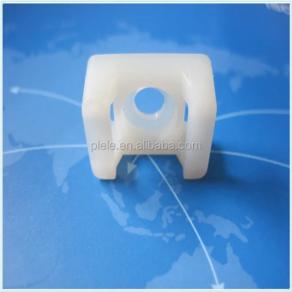 Поставка на пластиковые крепления для крепления на седло