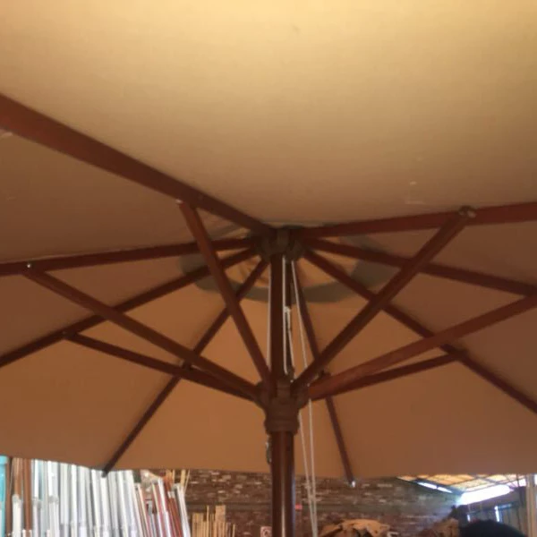 2.7M outdoor wood material  umbrella with high waterproof fabric heavy base