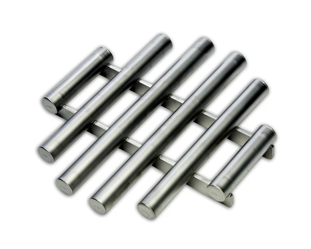 Easy clean magnetic filter grate