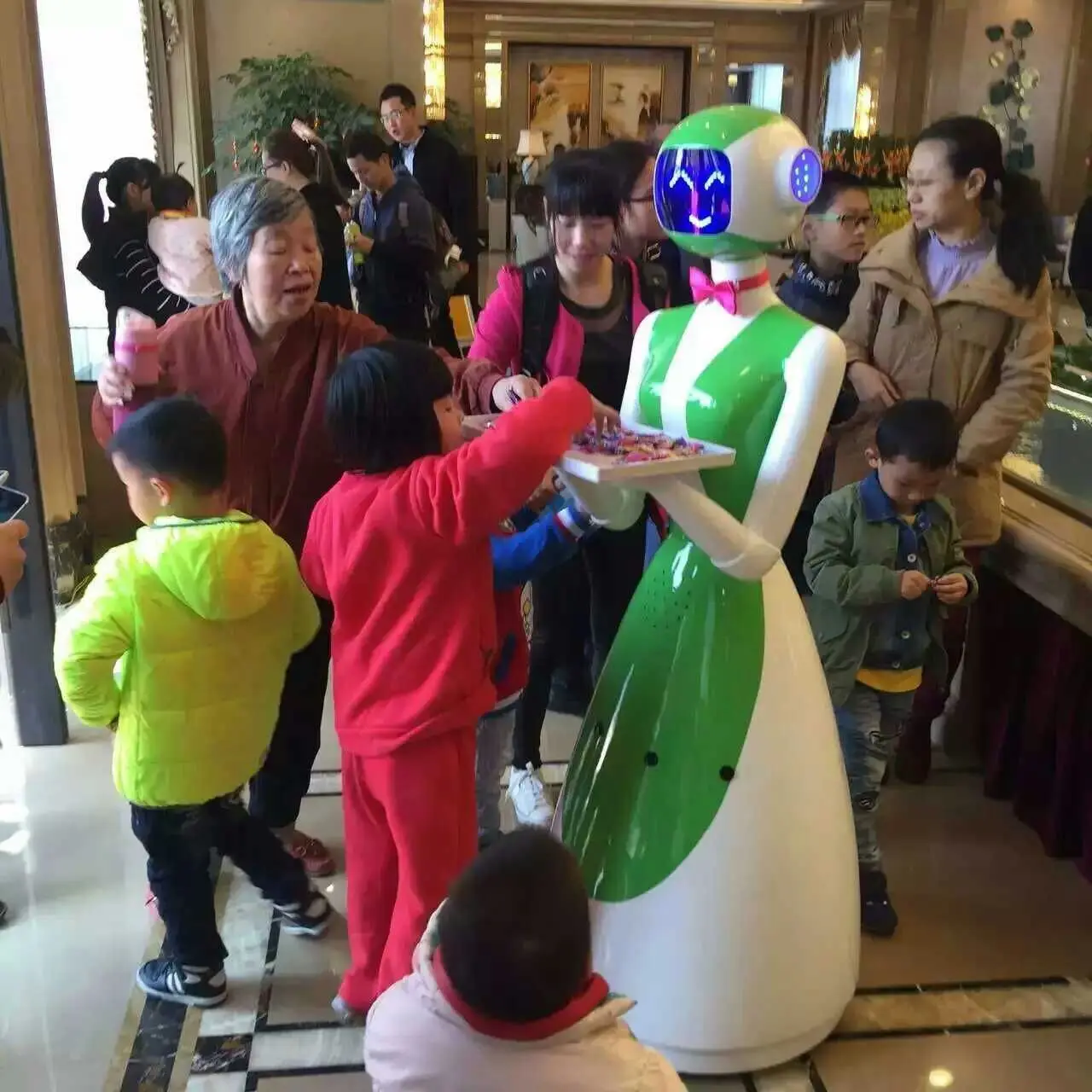 Restaurant  waiter from china supplier intelligent service robot