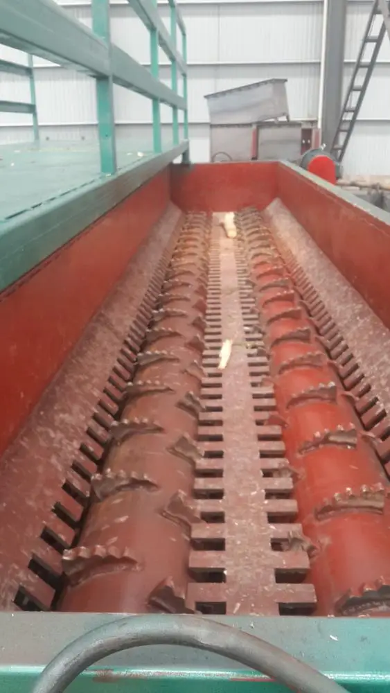 Easy Operation  Double Roller Double Slot Wood Debarker For Sale