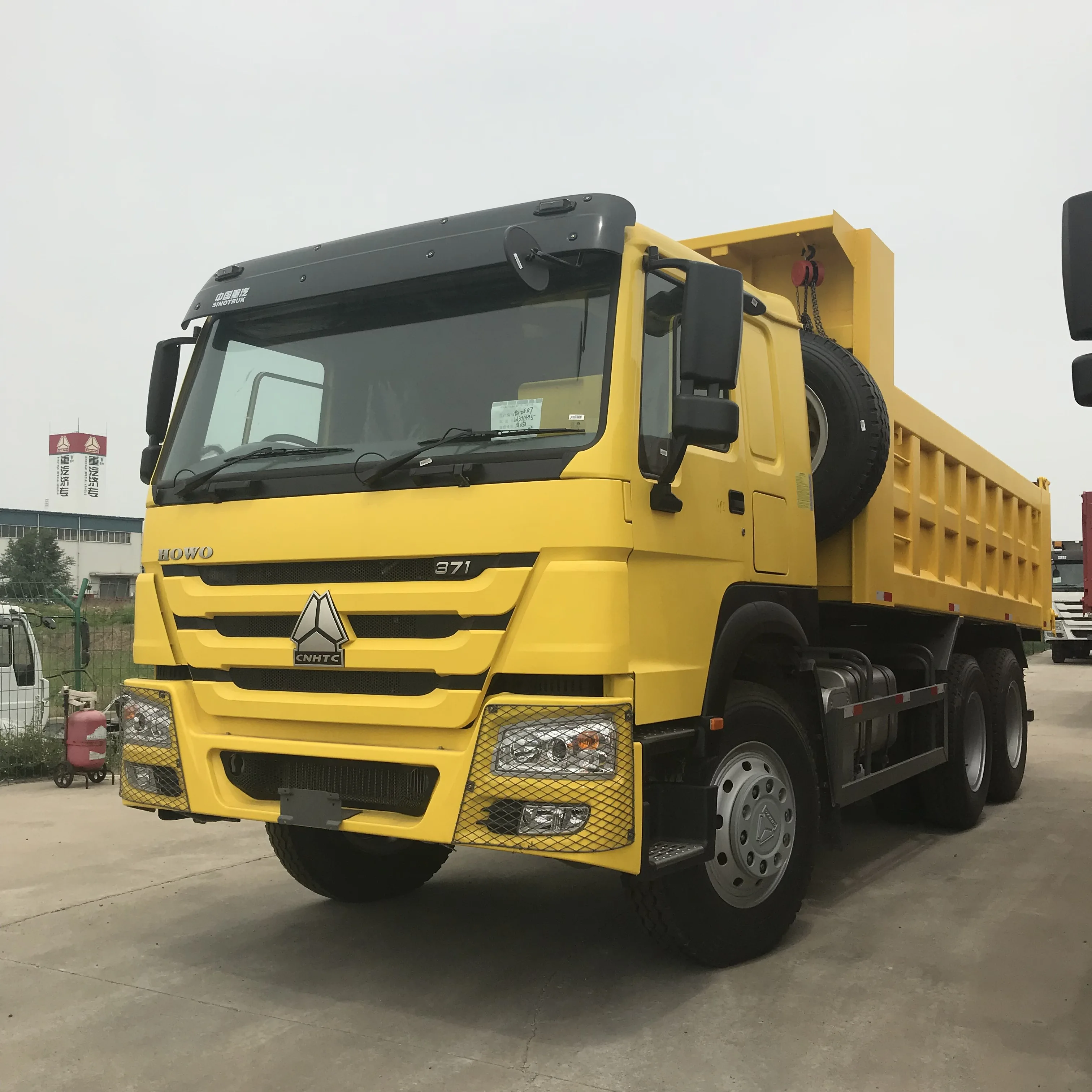 6x4 30ton Load 18Cubic Meter Volume Capacity Sinotruck Howo 371 Damper Truck