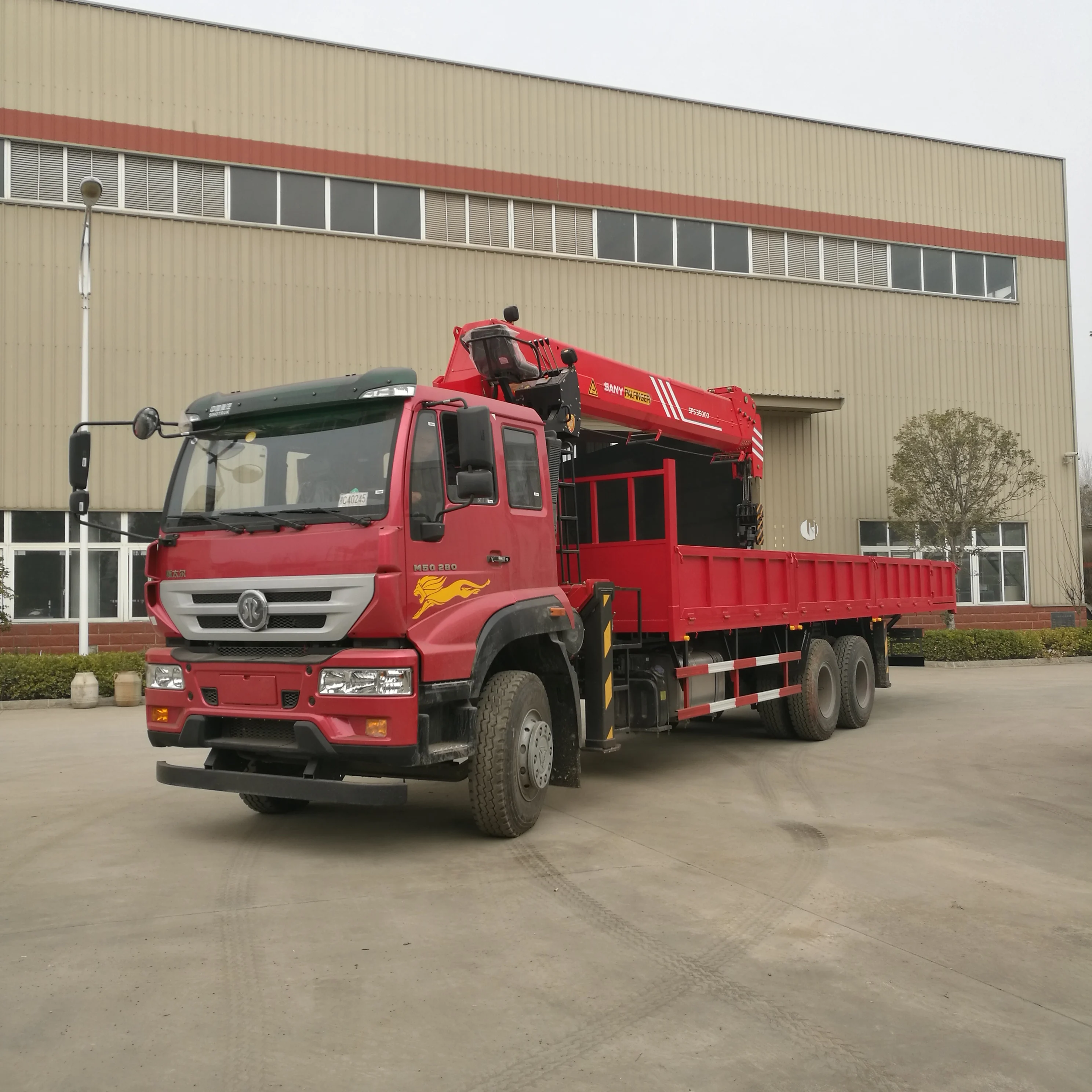 Sinotruk 14 tons new truck mounted crane