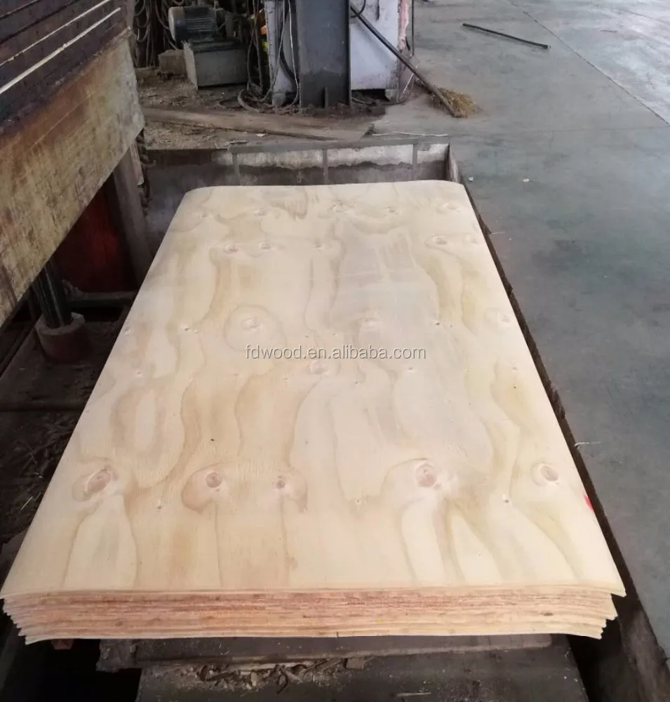 
4mm Good Price Rotary Cut Radiata Pine Core Veneer for Plywood 