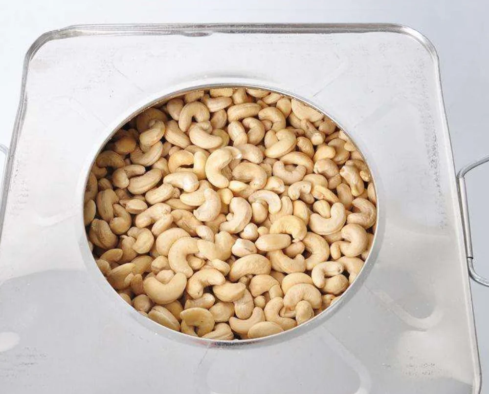 Сушеные сырые орехи кешью в форме почек для еды